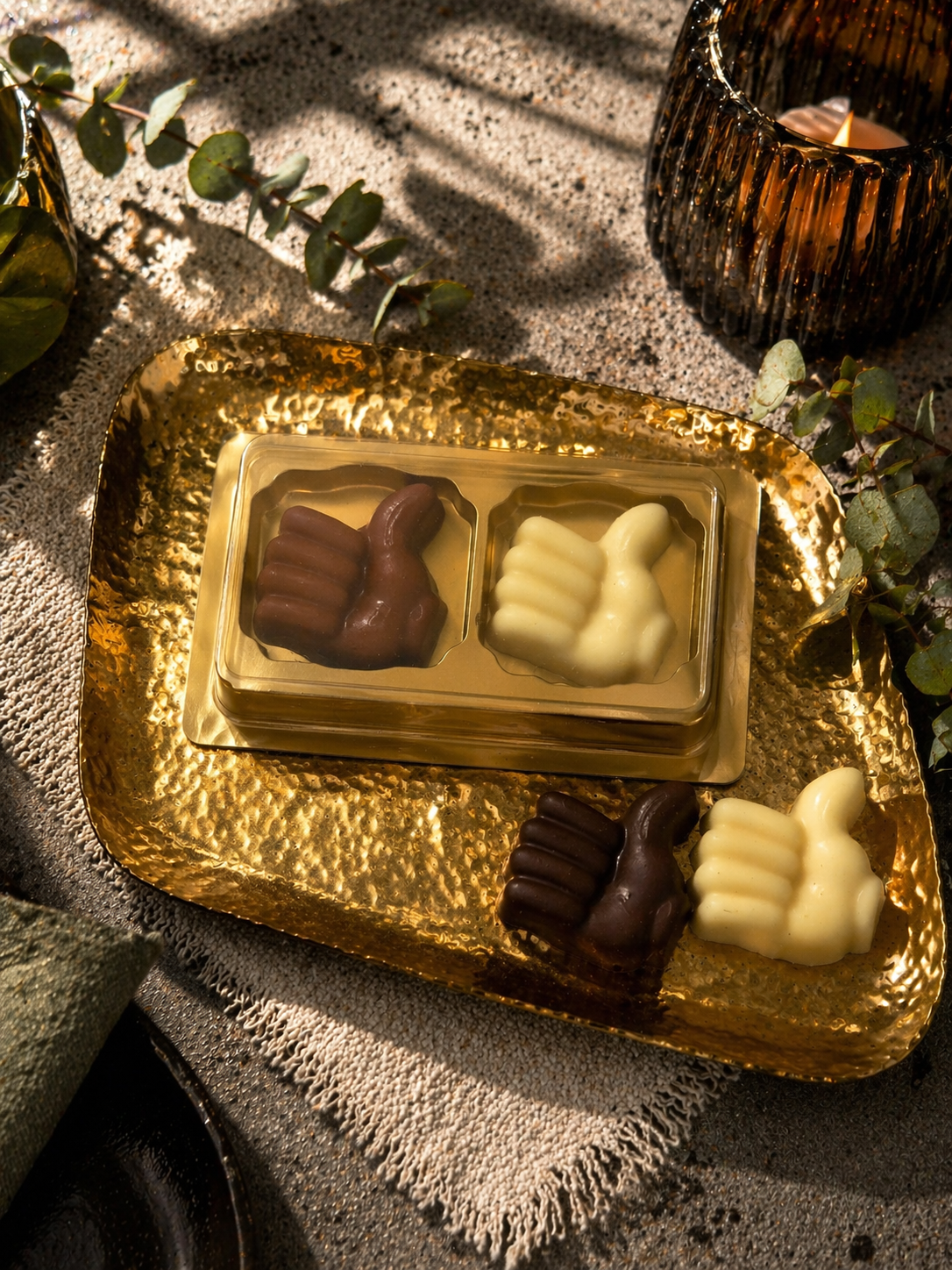 Like duim 2 chocolaatjes in doos